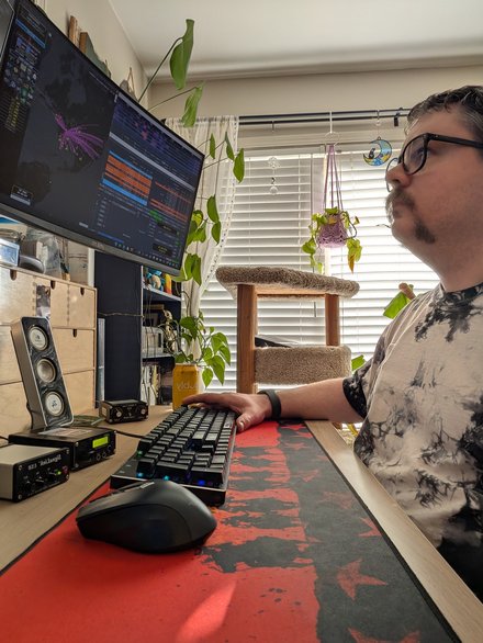 K8CWS shack — uSDX QRP transceiver and ICOM IC-208H